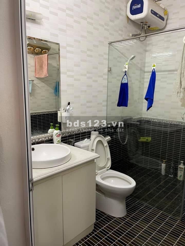Bán nhà 3 tầng đúc mặt tiền 44m, đường Kim Giang full nội thất, giá bán 3.9 tỷ, sổ sẵn