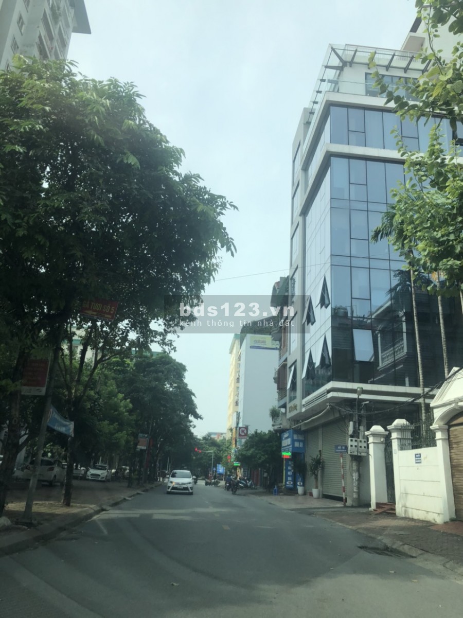 Bán nhà chính chủ thoáng hậu. lô góc vị trí đắc địa, thông tiền, sổ đẹp vuông vắn, giá tốt