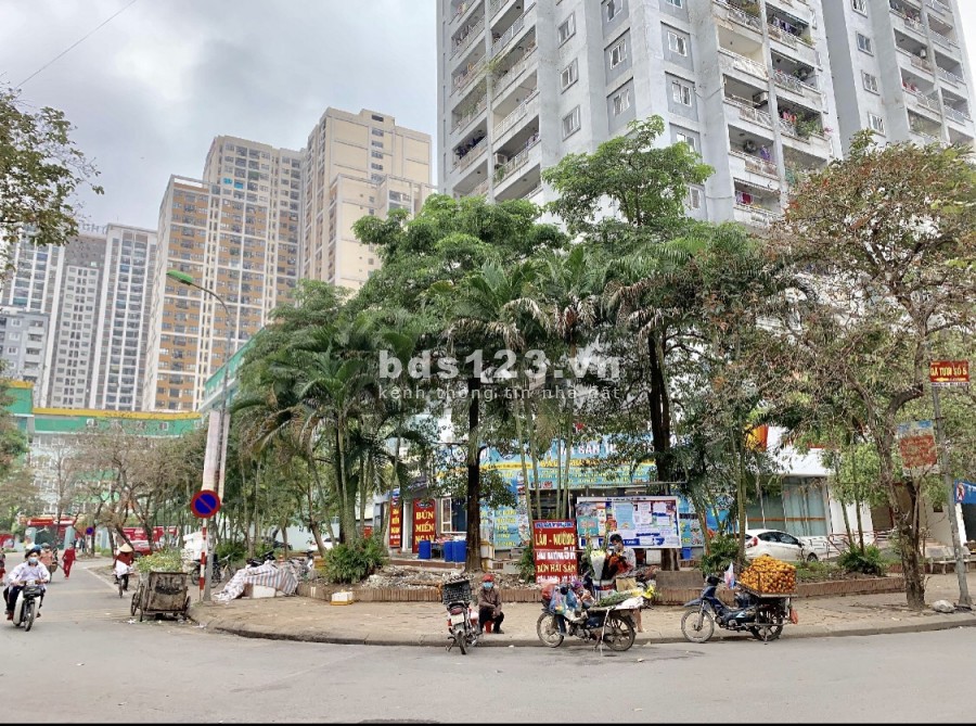 Bán nhà chính chủ thoáng hậu. lô góc vị trí đắc địa, thông tiền, sổ đẹp vuông vắn, giá tốt