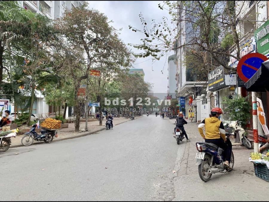 Bán nhà chính chủ thoáng hậu. lô góc vị trí đắc địa, thông tiền, sổ đẹp vuông vắn, giá tốt