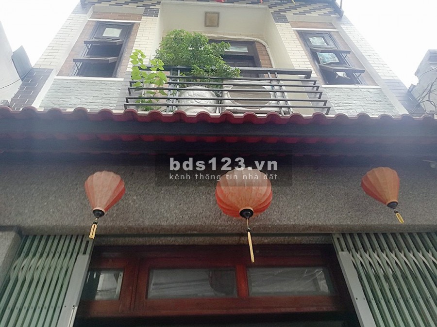 Nhà kiên cố 3 tầng, nội thất Gỗ Quý nằm trên đường Hoàng Bật Đạt giá bán 4,6 tỷ
