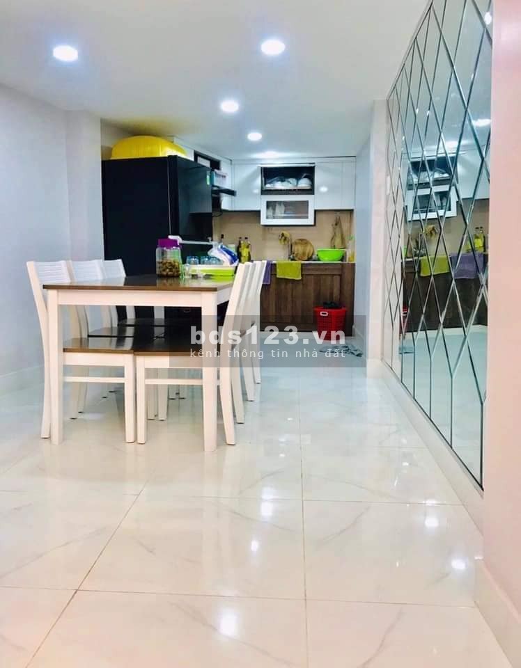 Bán nhà khu Phan Xích Long, tặng full nội thất VIP, ở ngay, dt 35m2 x 3 tầng, giá 3.8 tỷ TL