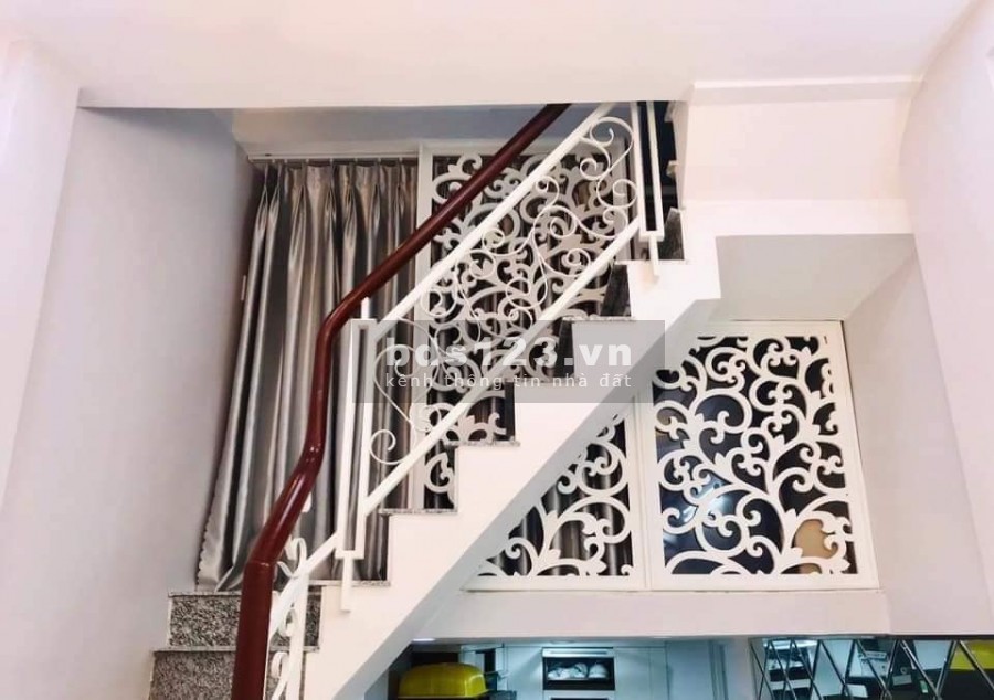 Bán nhà khu Phan Xích Long, tặng full nội thất VIP, ở ngay, dt 35m2 x 3 tầng, giá 3.8 tỷ TL
