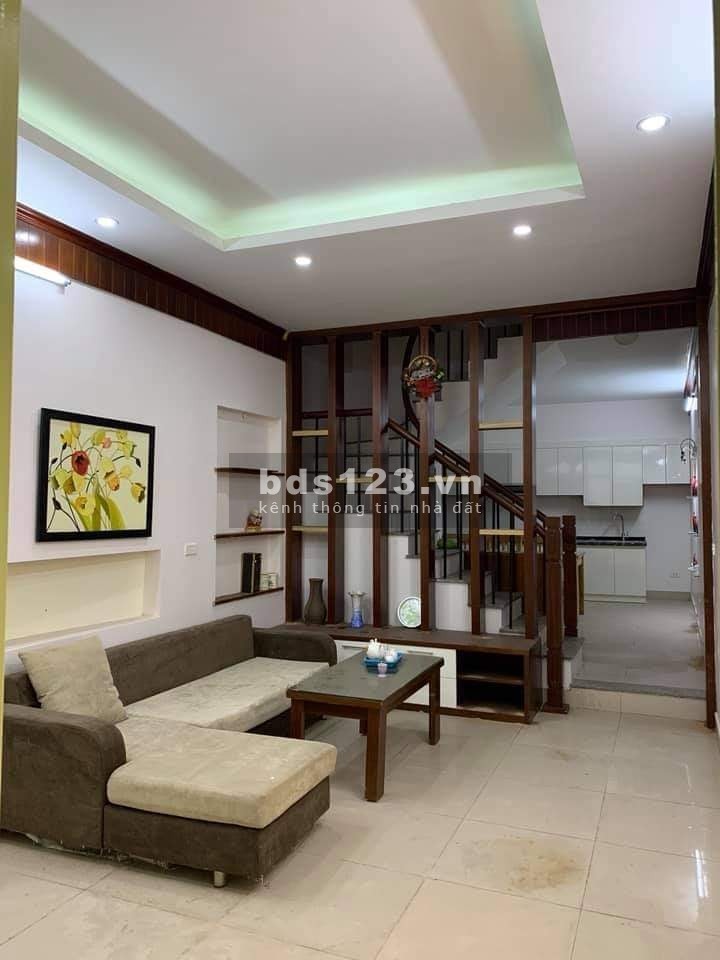 Bán nhà Nguyễn Sơn, còn mới, ô tô đỗ cổng diện tích 45m2, 5 tầng đúc, giá bán 4 tỷ, lhcc
