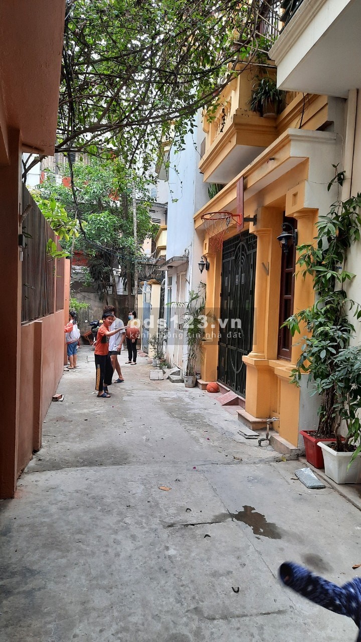 Nhà Quận Hai Bà Trưng, dt 65m2, mặt ngõ lô góc o tô đỗ cửa ngõ thông 4 tầng, giá 7x tỷ