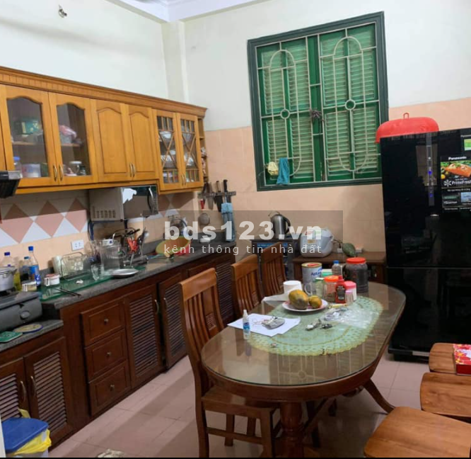 View rõ nét hồ Phương Liệt dt 35m2, 2 tầng 1 tum giá 2.3 tỷ sân để xe trước cửa, sổ đỏ nở hậu