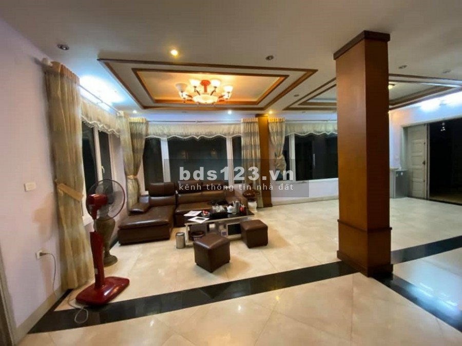Bán gấp siêu biệt thự khu đô thị Việt Hưng diện tích 705m2, lô góc 2 mặt tiền, giá tốt