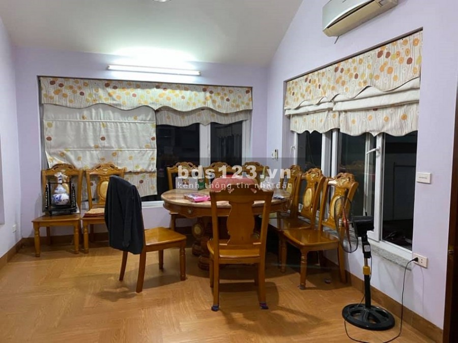 Bán gấp siêu biệt thự khu đô thị Việt Hưng diện tích 705m2, lô góc 2 mặt tiền, giá tốt
