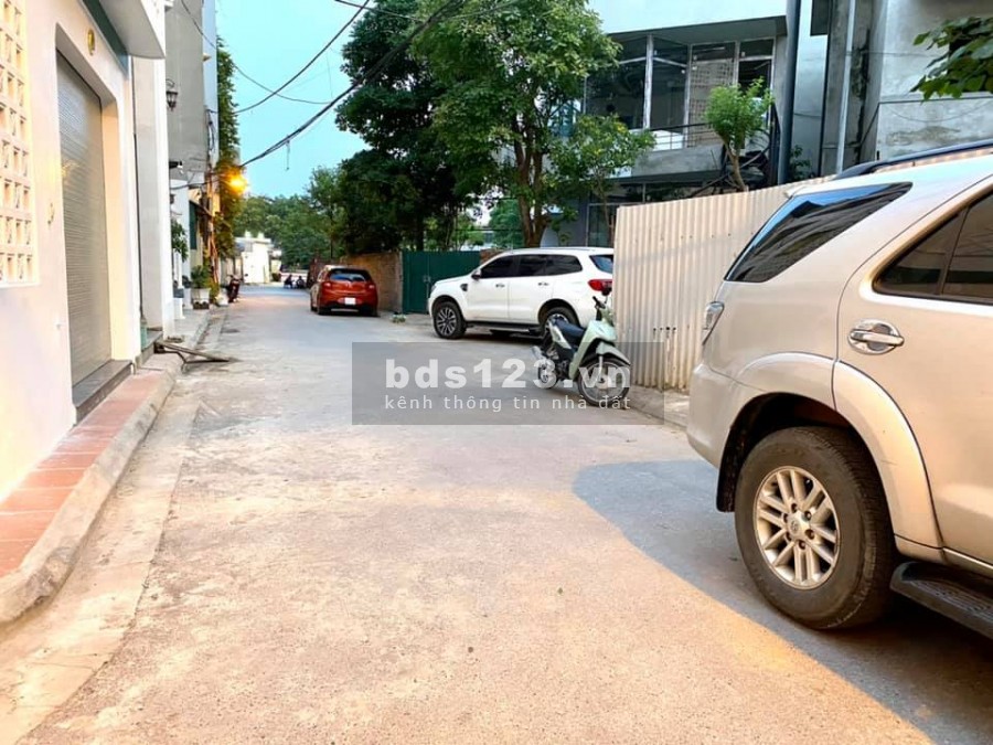 Bán đất Ngọc Thụy giá 42 triệu/m2 vị trí đẹp ngõ thông ô tô tải mặt tiền khủng diện tích 100m2