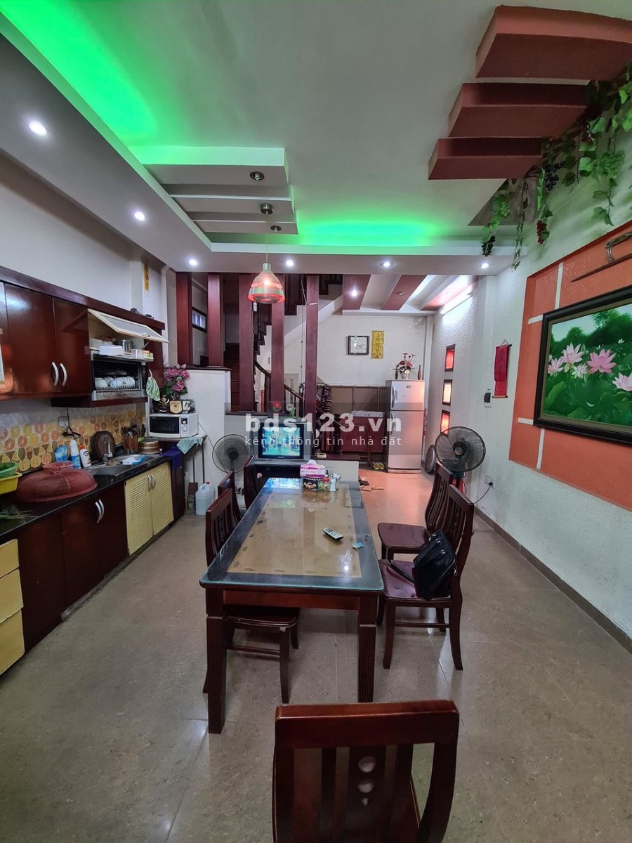 Nhà đẹp trung tâm Cầu Giấy dt 55m2 5 tầng mặt tiền 4.5m lô góc, kinh doanh, giá 6.4 tỷ