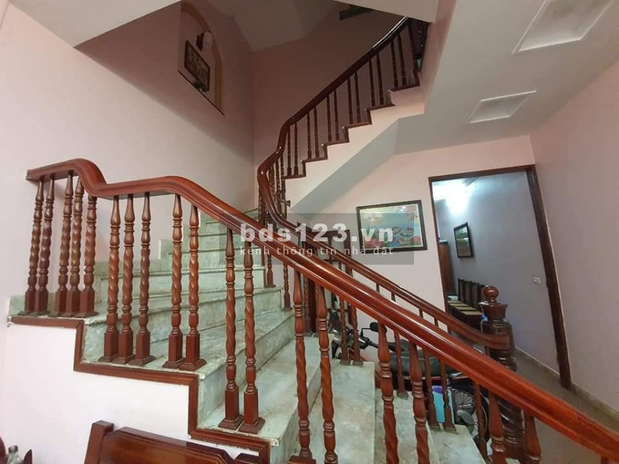Bán nhà khu vực trung tâm Cầu Giấy diện tích sủ dụng 100m2 đúc 4 tầng giá bán 10.5 tỷ
