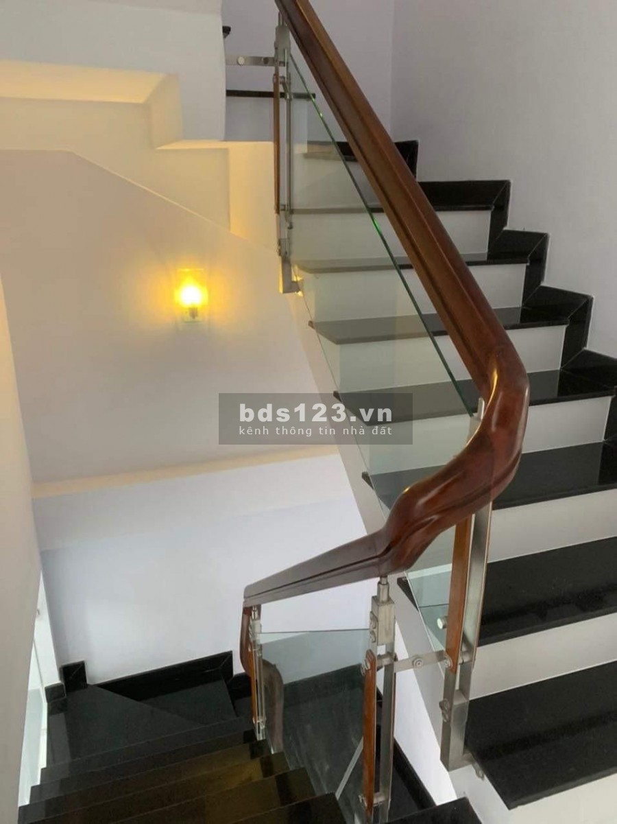 Nhà rẻ Tân Bình mặt tiền Lạc Long Quân dt 75m2 4 tầng nở hậu 2 mặt tiền, giá chỉ 13.8 tỷ