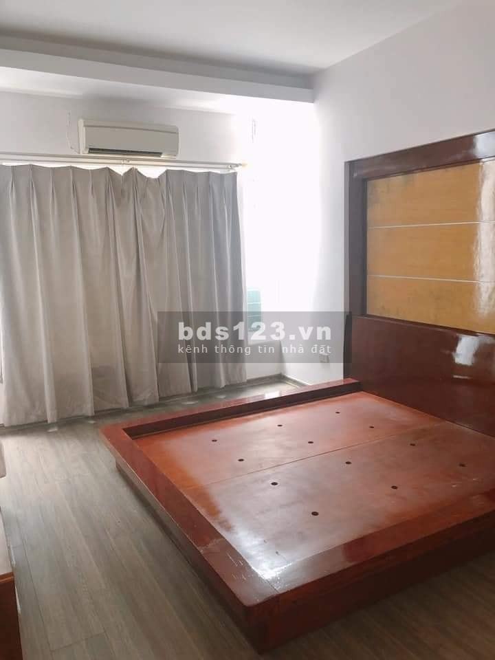 Bán nhà Nguyễn Sơn, còn mới, ô tô đỗ cổng diện tích 45m2, 5 tầng đúc, giá bán 4 tỷ, lhcc