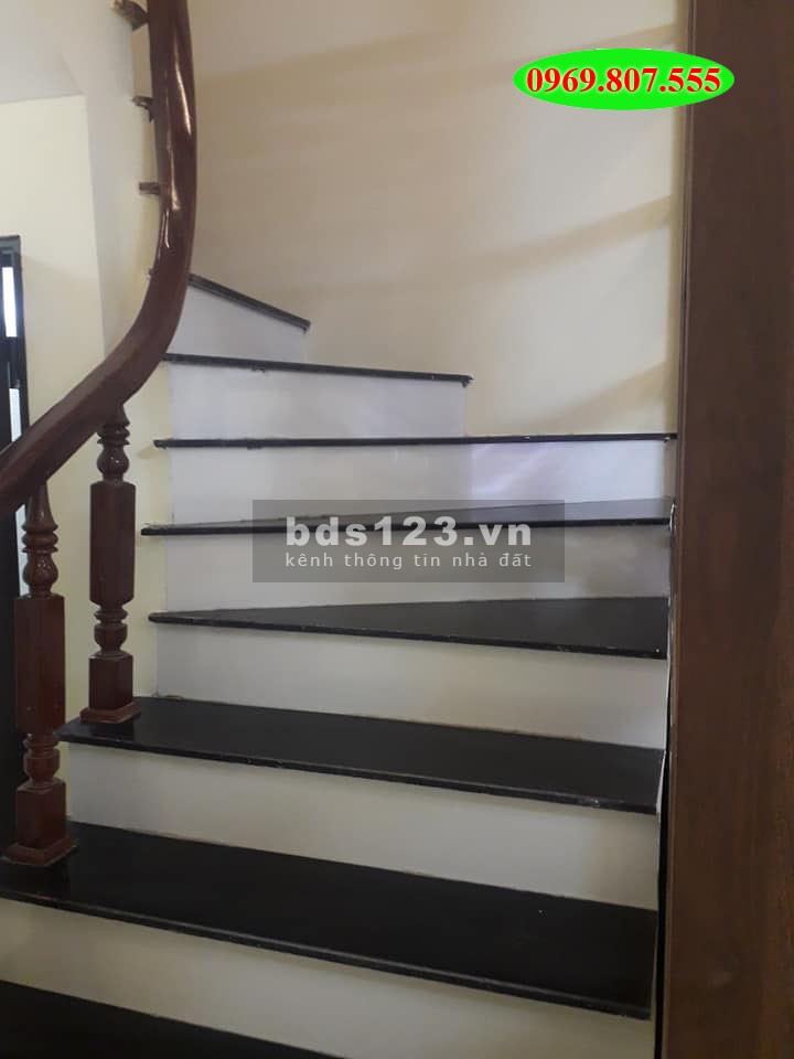 Bán nhà đẹp mới koong 2 mặt tháng gần phố Đông Thiên Hoàng Mai dt 40m2 5 tầng 3 tỷ lh 0969807555