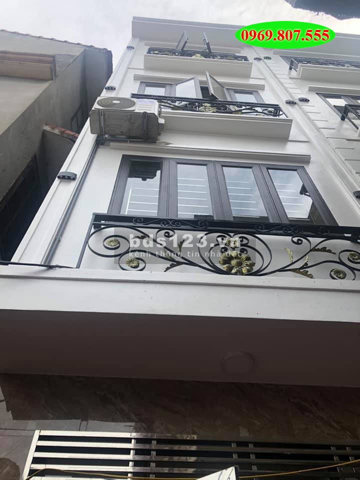 Bán nhà đẹp mới koong 2 mặt tháng gần phố Đông Thiên Hoàng Mai dt 40m2 5 tầng 3 tỷ lh 0969807555