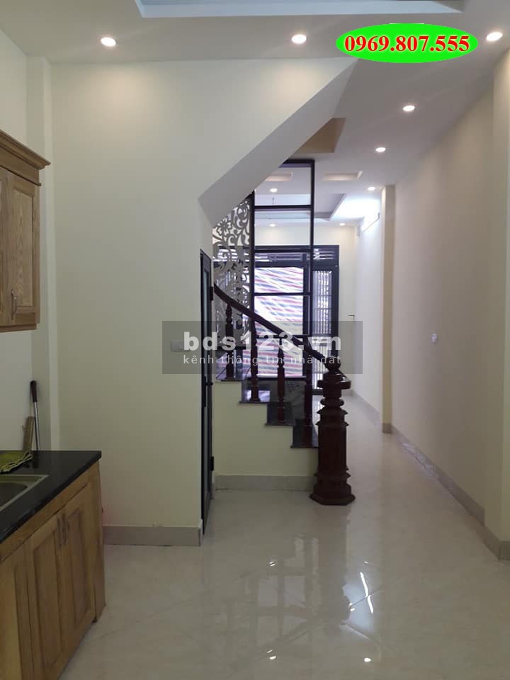 Bán nhà đẹp mới koong 2 mặt tháng gần phố Đông Thiên Hoàng Mai dt 40m2 5 tầng 3 tỷ lh 0969807555