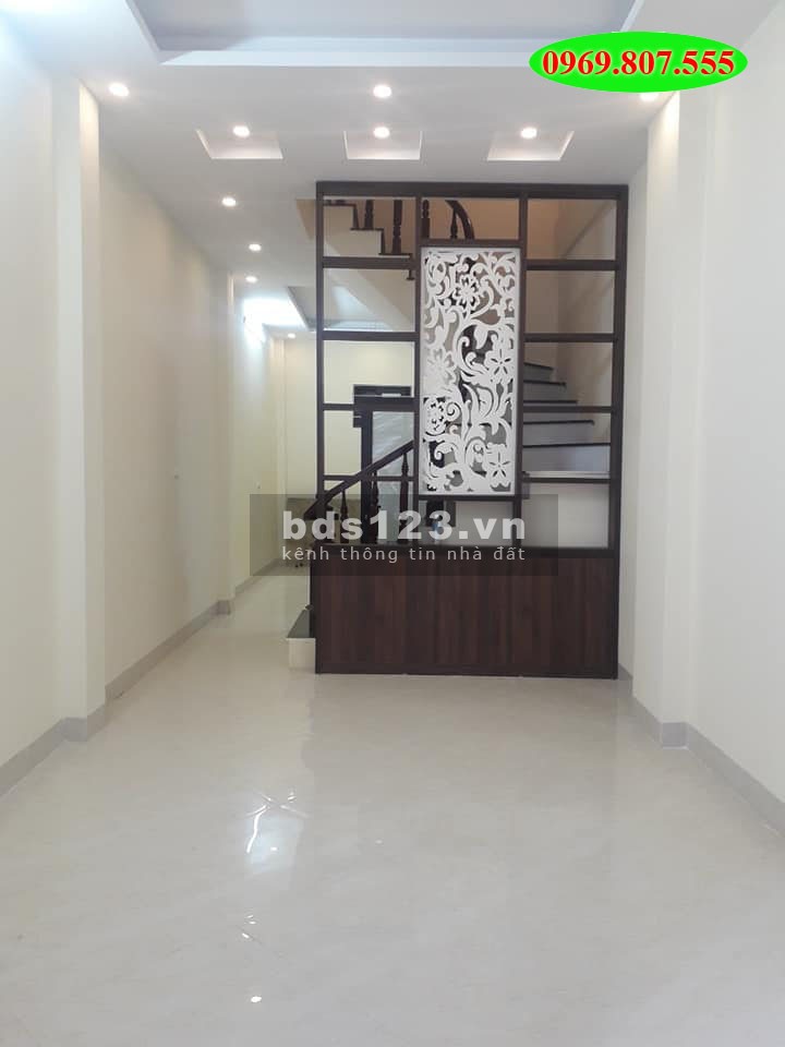 Bán nhà đẹp mới koong 2 mặt tháng gần phố Đông Thiên Hoàng Mai dt 40m2 5 tầng 3 tỷ lh 0969807555