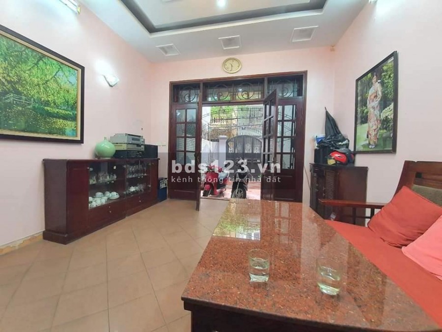 Bán nhà khu vực trung tâm Cầu Giấy diện tích sủ dụng 100m2 đúc 4 tầng giá bán 10.5 tỷ