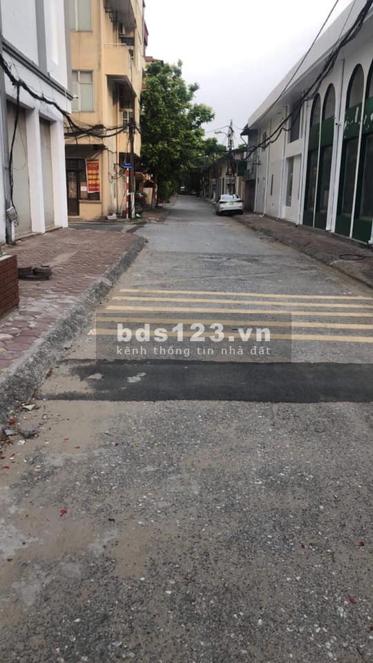 Bán nhà phân lô hàng không Nguyễn Sơn 39m x 5T nhỉnh 4 tỷ ô tô, ở luôn 0888868583