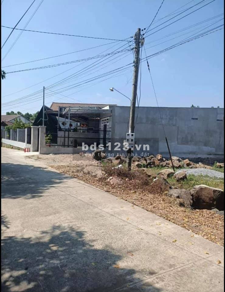 Bán lô đất diện tích sử dụng 5x30 full thổ giá 570 triệu, sổ hồng chính chủ, tiện ích đầy đủ