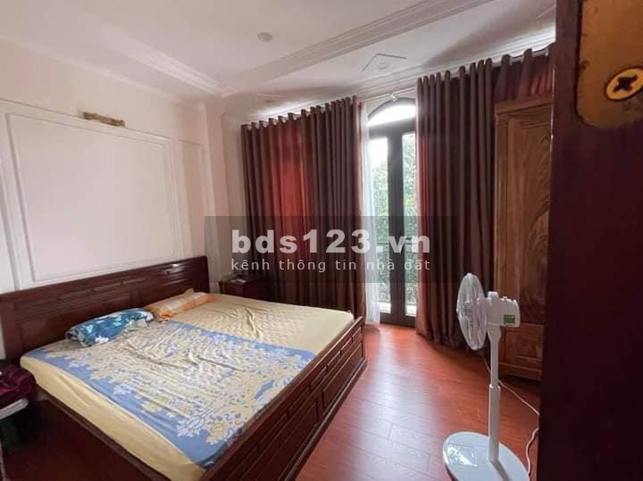 Bán nhà Hoàng Đạo Thành thang máy xịn kinh doanh tốt 2 mặt thoáng diện tíc 58m2 giá 6.4 tỷ
