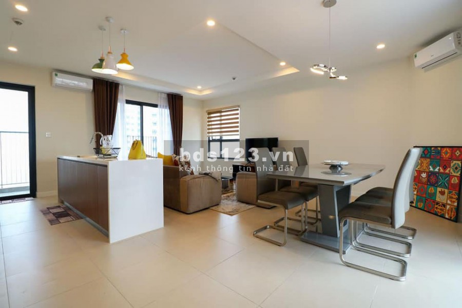 Tôi cần bán căn hộ 03PN, 125m2 view trực diện hồ tây giá cực tốt 5.4 tỷ tại kosmo tây hồ