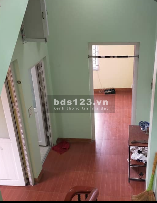 View rõ nét hồ Phương Liệt dt 35m2, 2 tầng 1 tum giá 2.3 tỷ sân để xe trước cửa, sổ đỏ nở hậu
