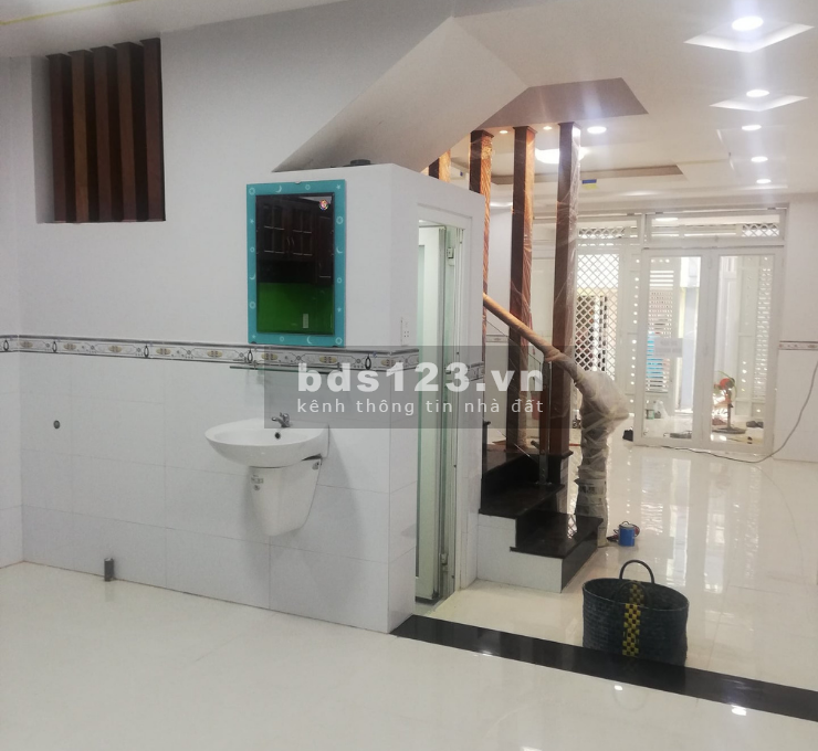 Bán nhà mới 2 tầng hẻm xe hơi 7 chổ Dương Quảng Hàm, P.5, Gò Vấp dt 52m2 giá 4,1 tỷ