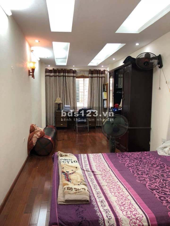Bán nhà Nguyễn Tuân 4 tầng diện tích sử dụng 24m2 ô tô đỗ cửa giá bán 2.6 tỷ, sổ sẵn