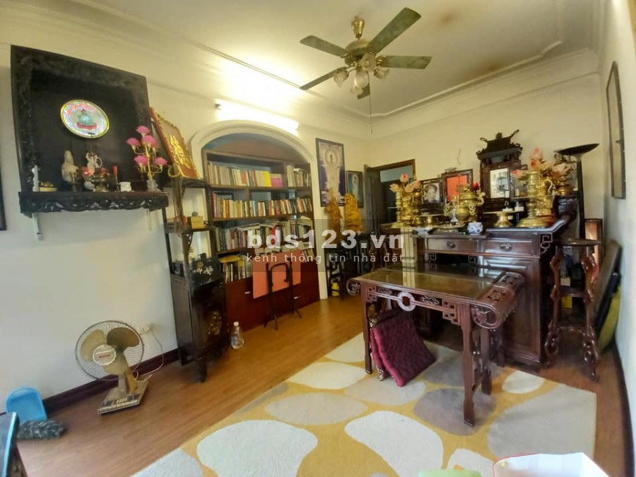 Bán Nhà Cổ Linh khu dân trí cao dân xây diện tích 60m2 gara ô tô tránh giá Covid