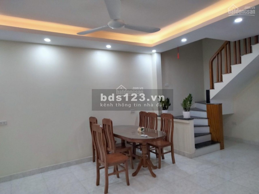 Cần bán nhanh nhà nguyên căn Lâm Du, Quận Long Biên, dtsd 35m2, 4.5 tầng giá 3 tỷ