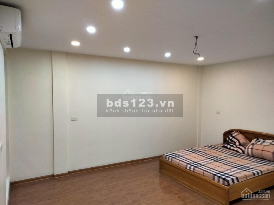 Cần bán nhanh nhà nguyên căn Lâm Du, Quận Long Biên, dtsd 35m2, 4.5 tầng giá 3 tỷ