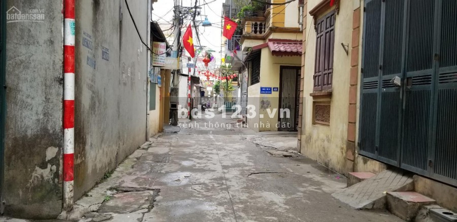 Cần bán nhanh nhà nguyên căn Lâm Du, Quận Long Biên, dtsd 35m2, 4.5 tầng giá 3 tỷ