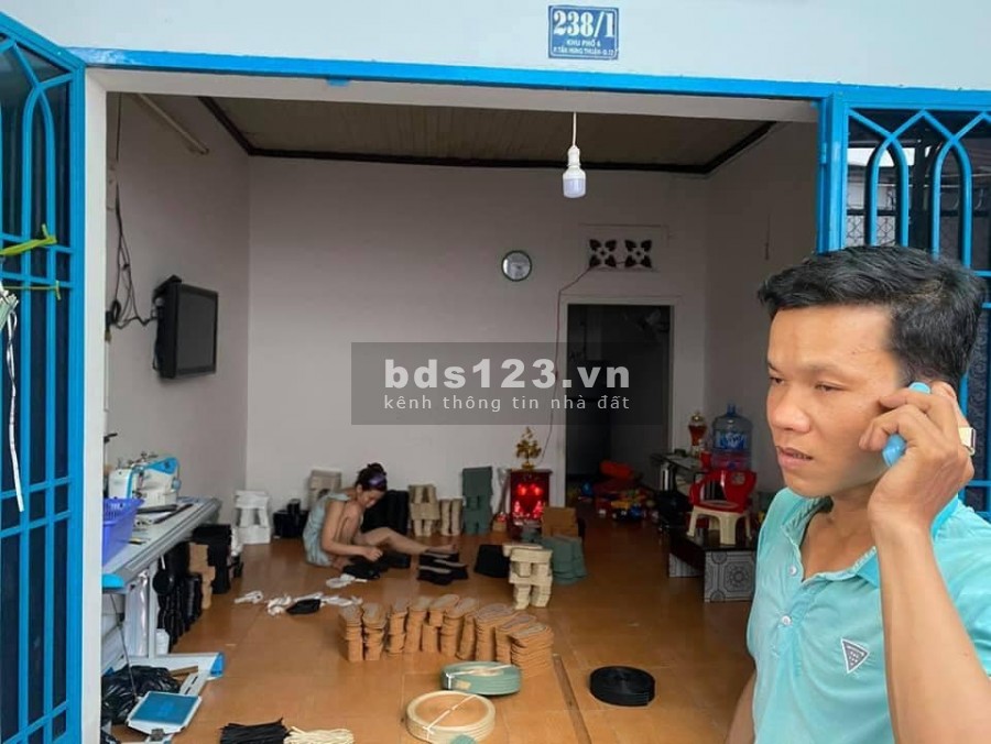 Cần bán nhanh nhà nguyên căn cấp 4 diện tích 42m2, đúc kiên cố giá bán 2.6 tỷ, bàn giao ngay