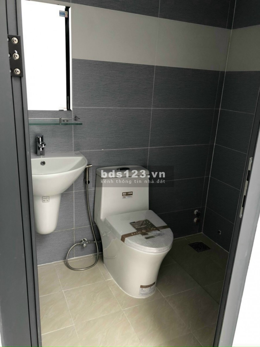 Nhà phố Bình Chánh, 1 trệt 2 lầu 102m2, MT đường lớn Đinh Đức Thiện, SHR (nội thất đầy đủ)