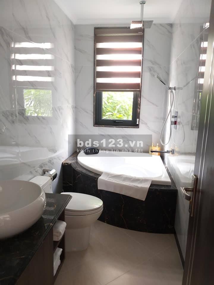 Khách sạn 5 sao, lô góc mặt phố Trương Công Giai, Quận Cầu Giấy, sổ chính chủ