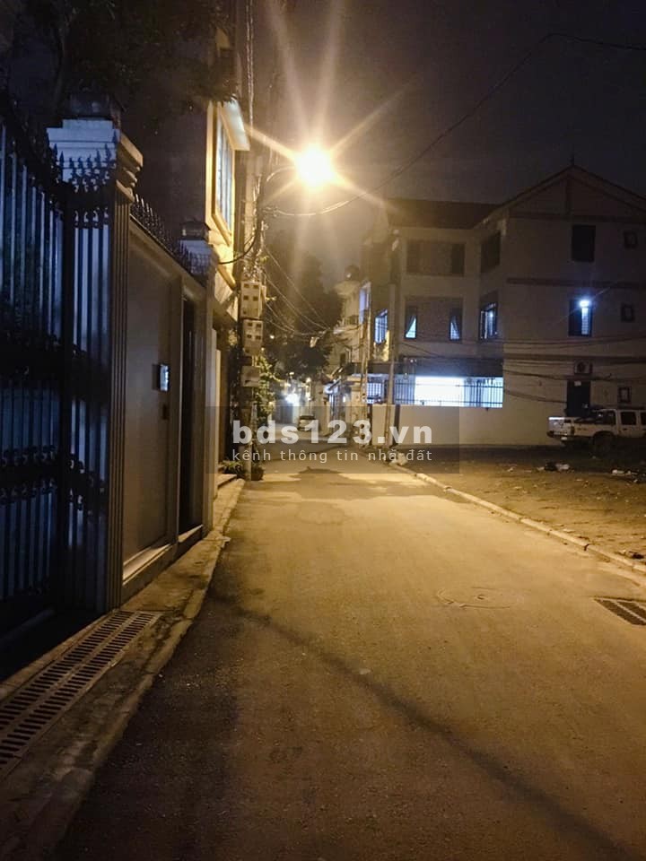 Nhà Bát Khối, Tư Đình, diện tích sử dụng 130m2, mặt tiền 6.5m, ô tô thông, giá 7.68 tỷ