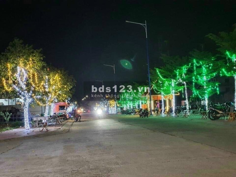 Gia Đình có lô đất 90M2 cần bán nằm sát bên Uỷ Ban Nhân Dân Bến Cát
