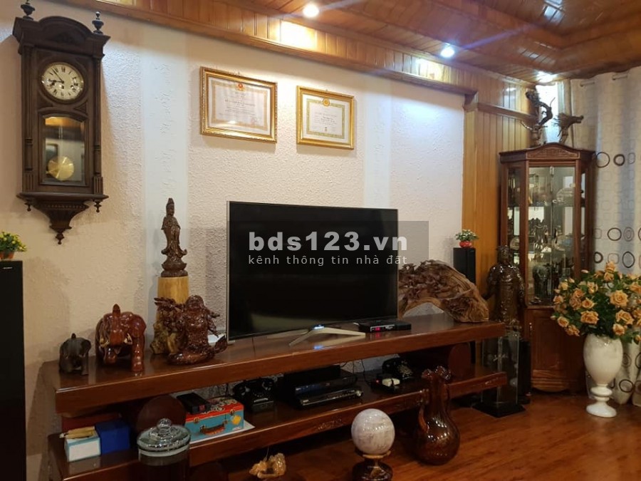 Bán nhà Trần Thái Tông, Cầu Giấy, diện tích 45m2, 5 tầng giá bán 4.2 tỷ, ngõ ô tô, lh 0974609992