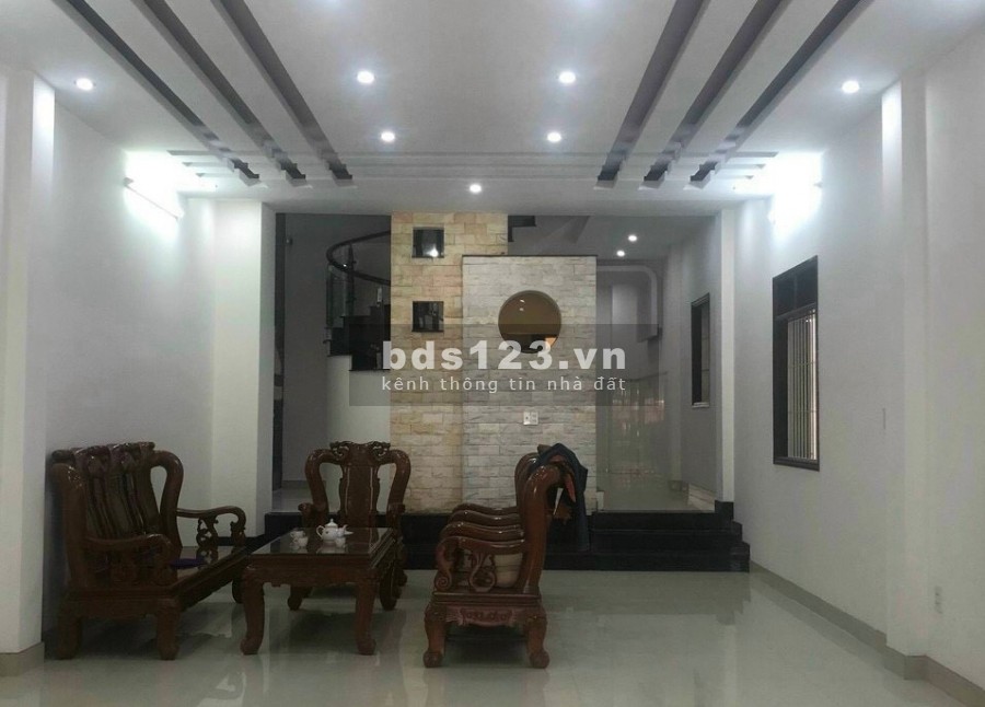 Nhà rộng rãi, hẻm xe hơi tránh. Khu Chợ Vải Phú Thọ Hòa giá bán 4,9 tỷ, vị trí đẹp, đúc 2 tầng