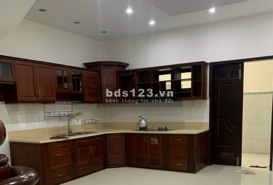 Nhà rộng rãi, hẻm xe hơi tránh. Khu Chợ Vải Phú Thọ Hòa giá bán 4,9 tỷ, vị trí đẹp, đúc 2 tầng
