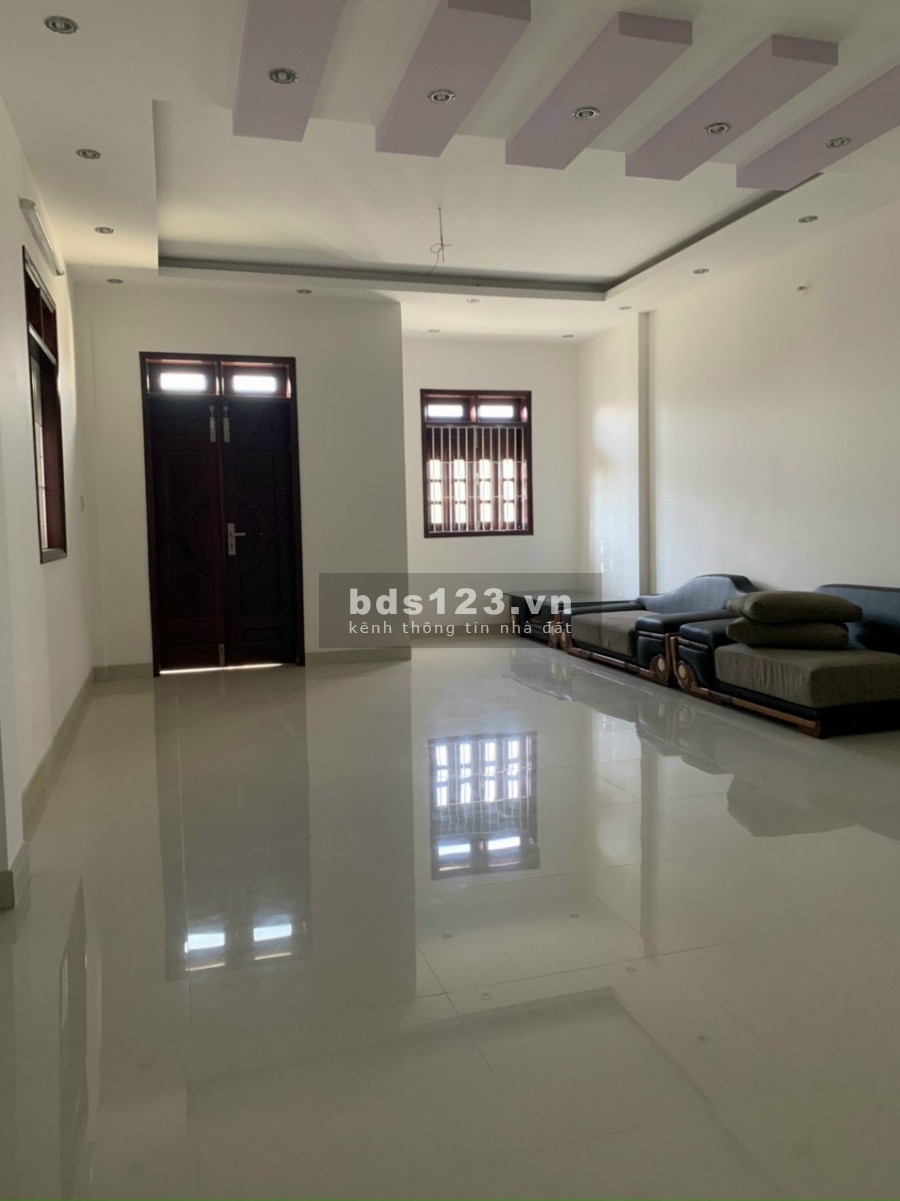Nhà rộng rãi, hẻm xe hơi tránh. Khu Chợ Vải Phú Thọ Hòa giá bán 4,9 tỷ, vị trí đẹp, đúc 2 tầng