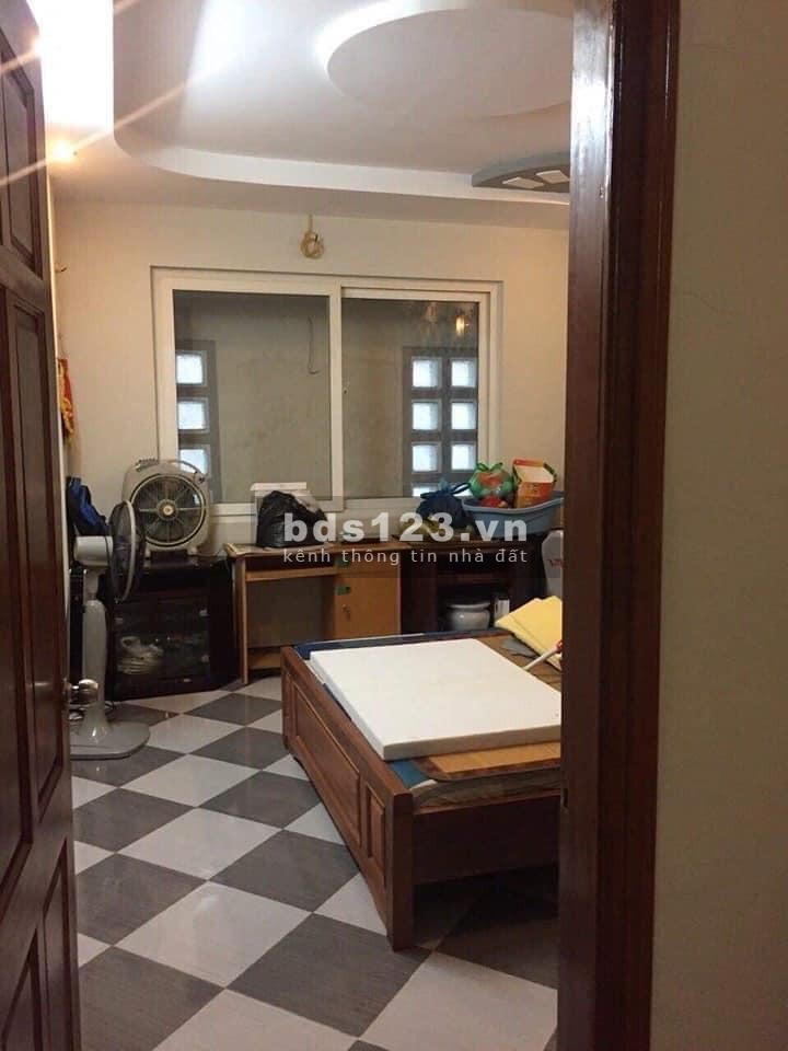 Bán gấp nhà Trung Hoà, diện tích diện tích 45m2, 6 tầng, ngõ thoáng nông, giá chỉ 5,5 tỷ