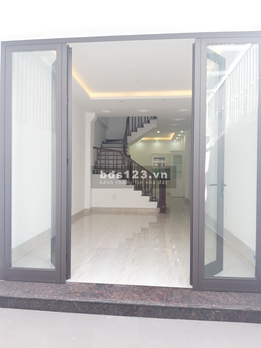 Siêu phẩm hạ 750 triệu, nhà đẹp ở ngay ngõ thông phân lô ô tô dt 72m2 Ô Cách Long Biên còn 5.8 tỷ