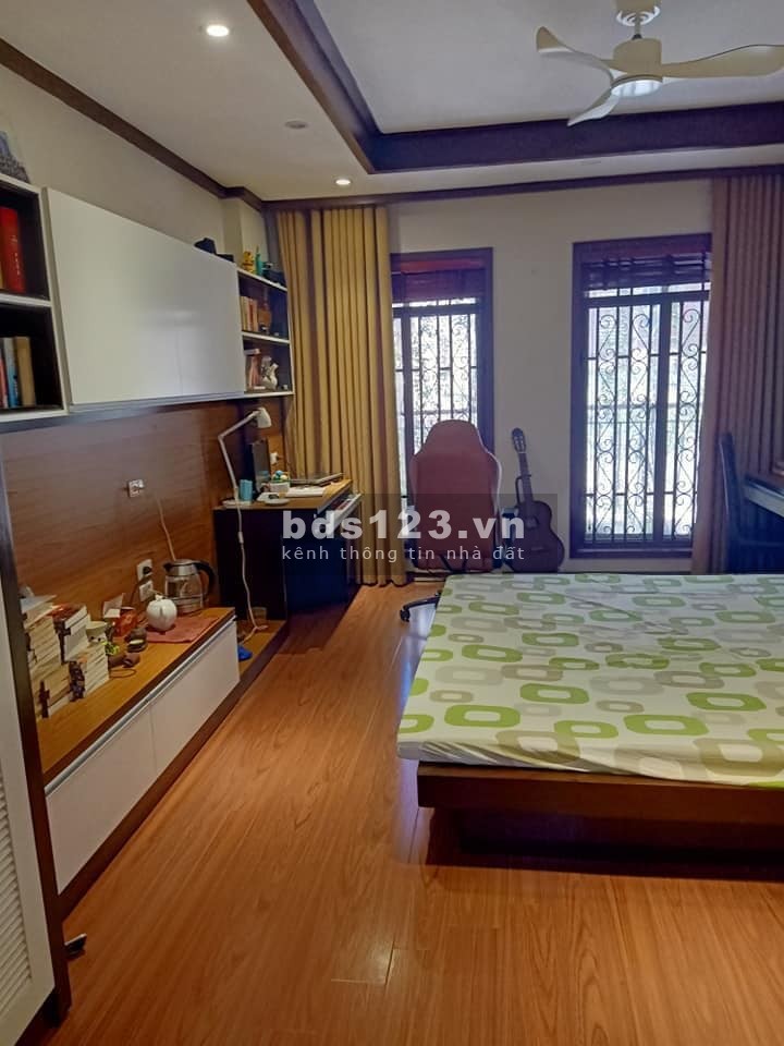 Bán nhà Dương Quảng Hàm diện tích 66m2, 5 tầng mt 4.5m giá chỉ 12.8 tỷ Cầu Giấy