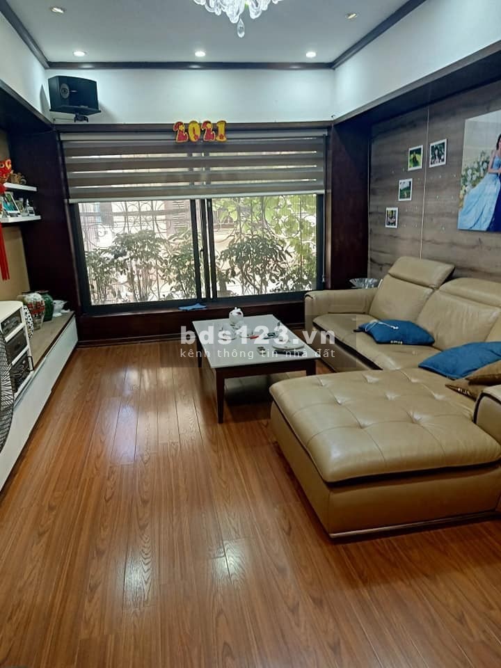 Bán nhà Dương Quảng Hàm diện tích 66m2, 5 tầng mt 4.5m giá chỉ 12.8 tỷ Cầu Giấy