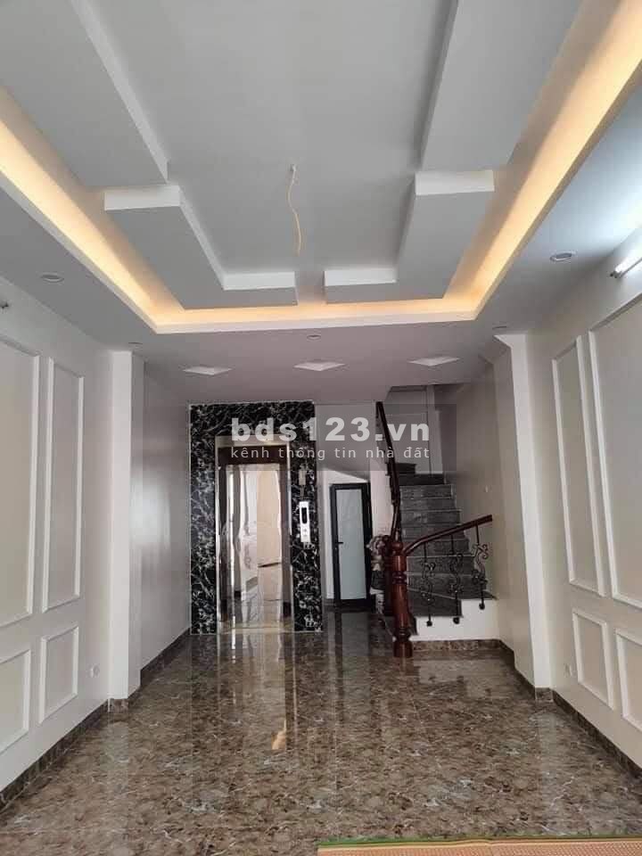 Bán nhà lô góc Quận Cầu Giấy ô tô vào nhà diện tích 50m2. 6 tầng giá 8.7 tỷ, lh 0357730558