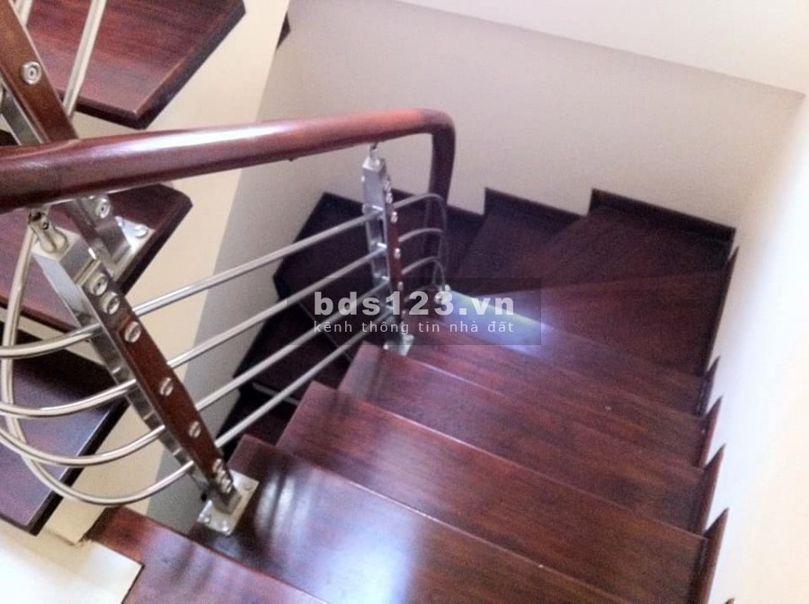 Bán nhà đẹp Đức Giang diện tích sử dụng 45m², nội thất xịn, ngõ ô tô tránh, gia thương lượng
