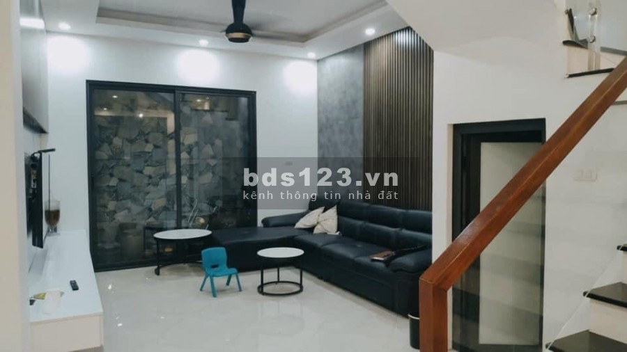 Bán gấp nhà diện tích 56m2 Lâm Hạ Long Biên, kinh doanh ô tô tránh, giá bán 6.95 tỷ