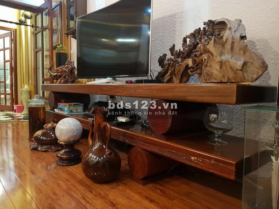 Bán nhà Trần Thái Tông, Cầu Giấy, diện tích 45m2, 5 tầng giá bán 4.2 tỷ, ngõ ô tô, lh 0974609992